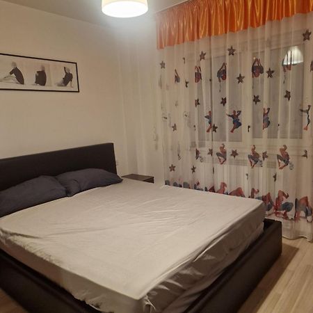 2 Bedrooms Apartment. Galac Kültér fotó