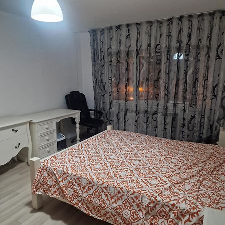 2 Bedrooms Apartment. Galac Kültér fotó
